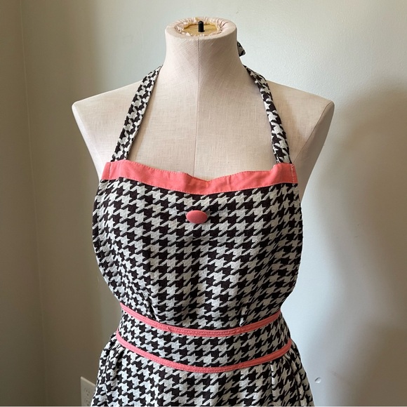 JESSIE STEELE Apron Houndstooth Print with Pink Trim - Picture 7 of 9